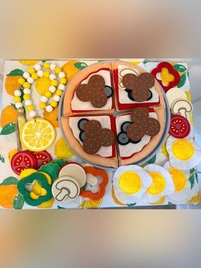 Melissa & Doug Felt Pizza Play Set